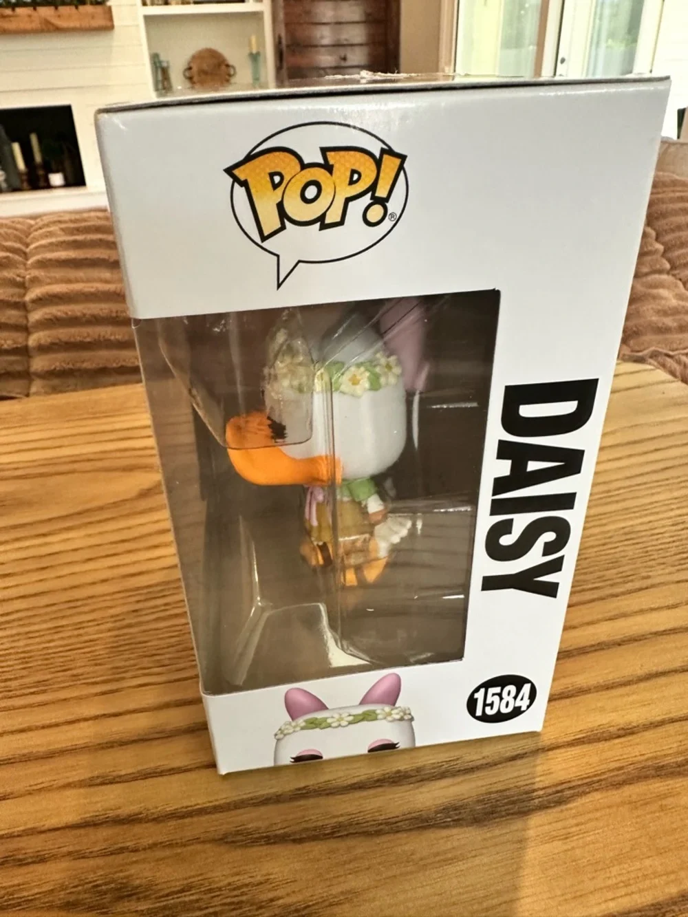 Funko Pop Disney Mickey & Friends Daisy #1584 - Picture 4 of 5